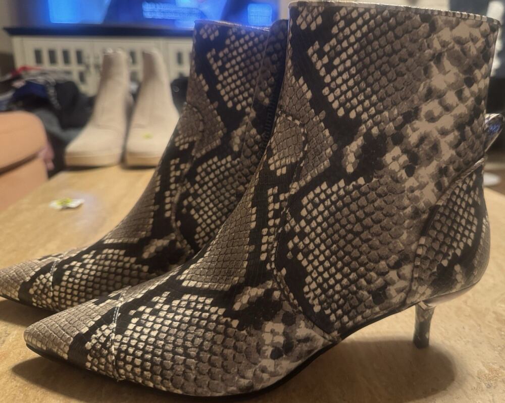 Michael Kors Snake Print Leather Ankle Bootie Pointed Toe Zip Women’s 9.5